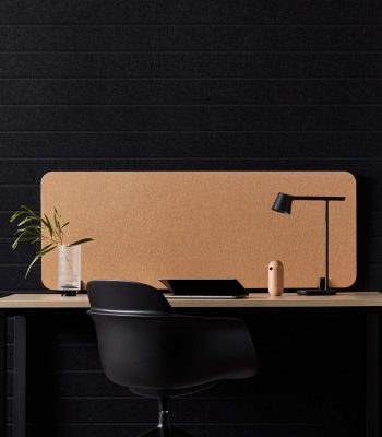 LATITUDE 550, TILT 131_Desk Screen_HI